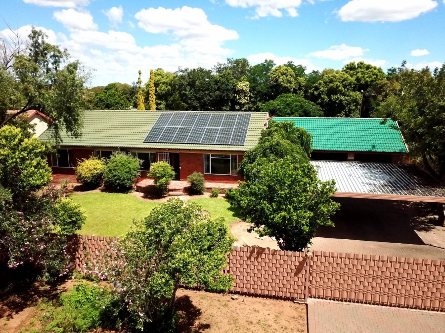 5 Bedroom Property for Sale in Pellissier Free State